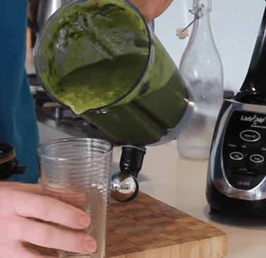 cacao_beans_spinach_smoothie.png